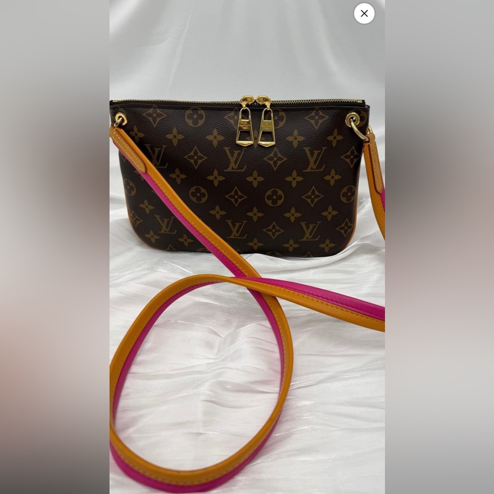 EUC  Louis Vuitton Monogram Lorette Crossbody with COA code GI2197